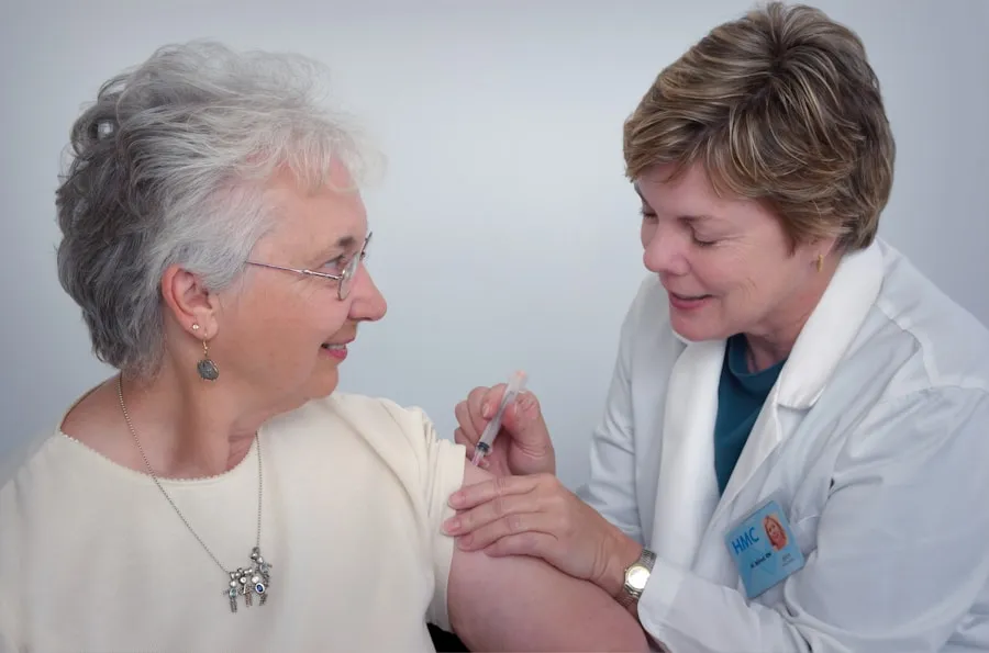 Professional Spanish-English medical interpreter supporting a patient consultation